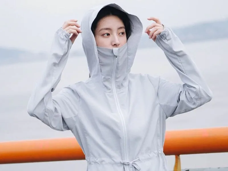 Che chắn bằng quần áo dài