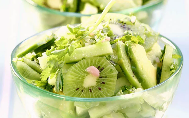 Bỏ túi bí kíp giảm cân cùng kiwi - Salad kiwi và nho