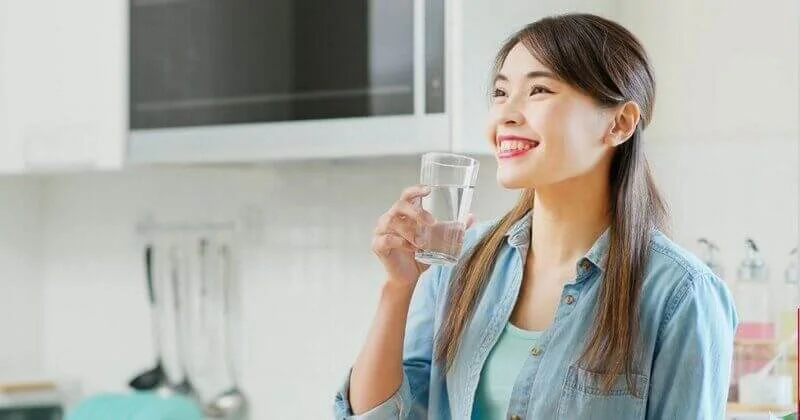 Uống ít nhất 2 lít nước mỗi ngày để giảm cân hiệu quả