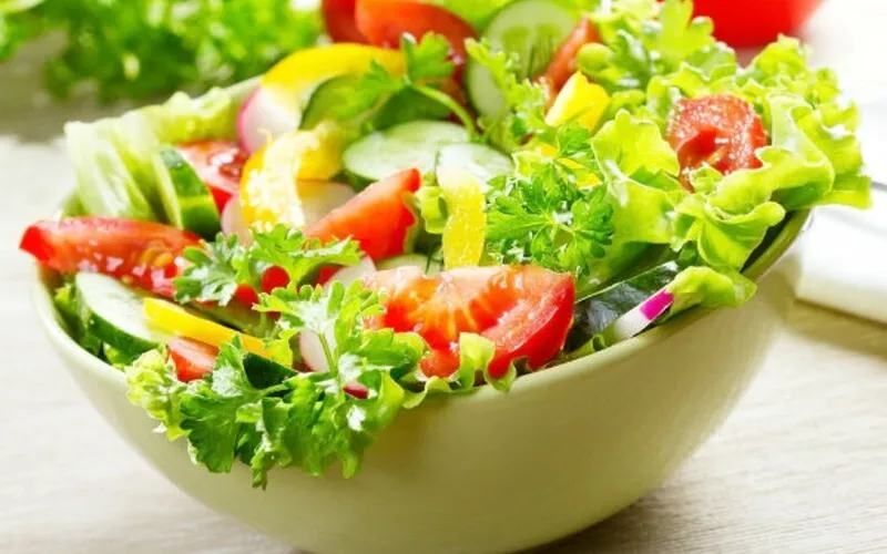 Một số cách ăn giảm cân với dưa leo - Salad dưa leo và rau củ 