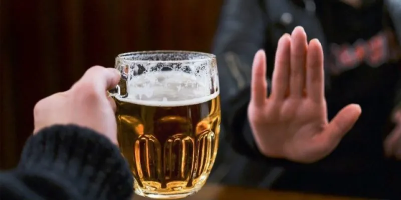 Hạn chế uống bia rượu để tránh tăng cân