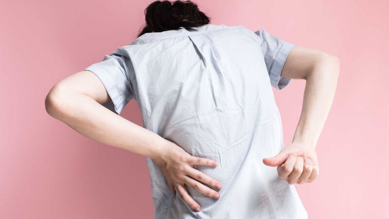 Đau lưng là chứng bệnh xảy ra phổ biến ở người cao tuổi và những người thường xuyên lao động với tần suất lớn hay ngồi không đúng cách