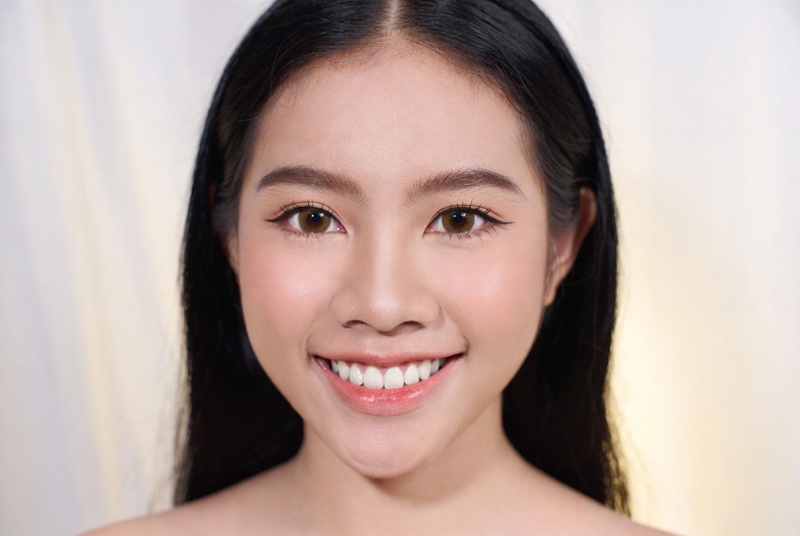 Mắt nhỏ: Tập trung kéo dài đuôi thay vì kẻ dày