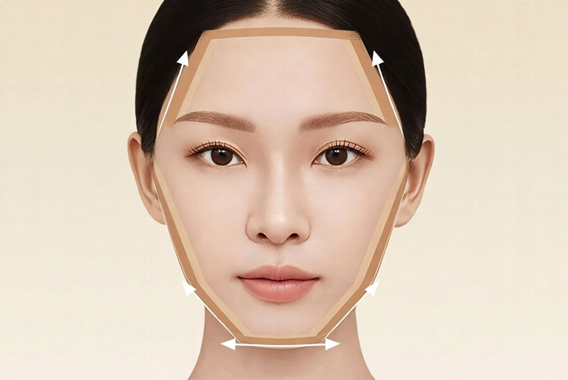 Cách trang điểm cho mặt nhỏ lại cho dáng mặt này là đánh khối đậm vào 4 góc