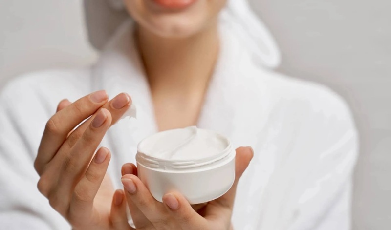 Dùng kem dưỡng mỏng nhẹ phù hợp loại da
