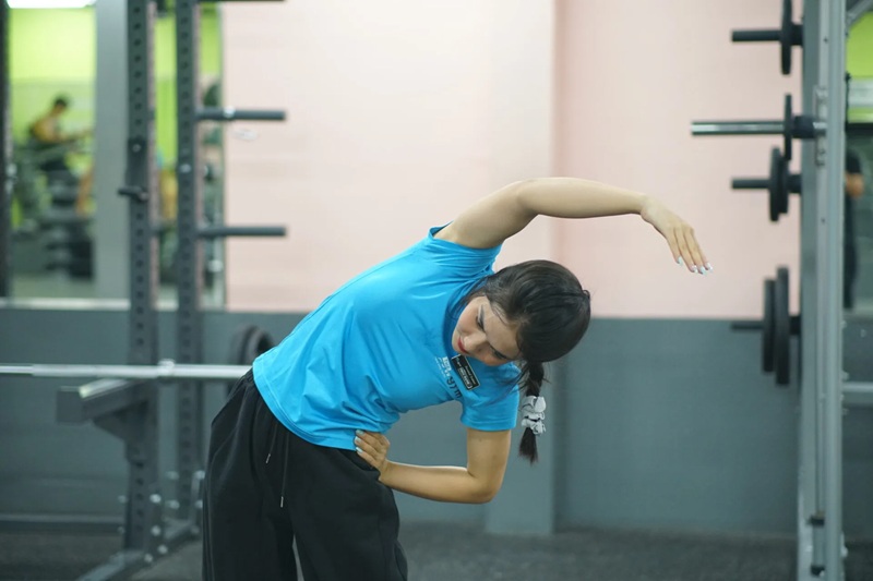 Khởi động kỹ trước khi tập để kích hoạt cơ ngực tốt hơn