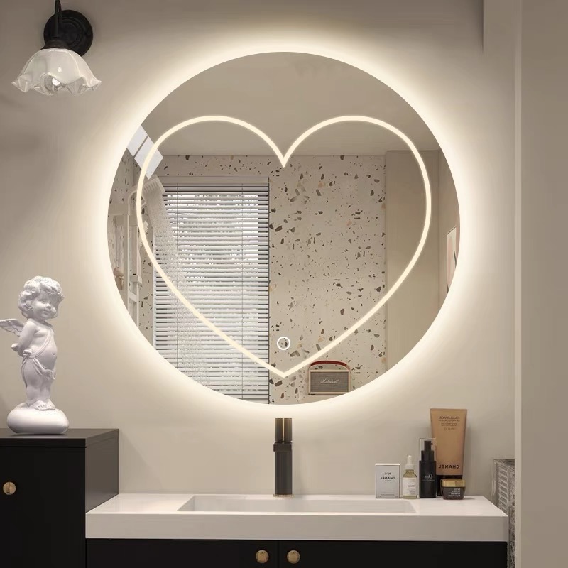 Nếu góc làm đẹp trong căn hộ studio, gương treo tường sẽ là giải pháp 