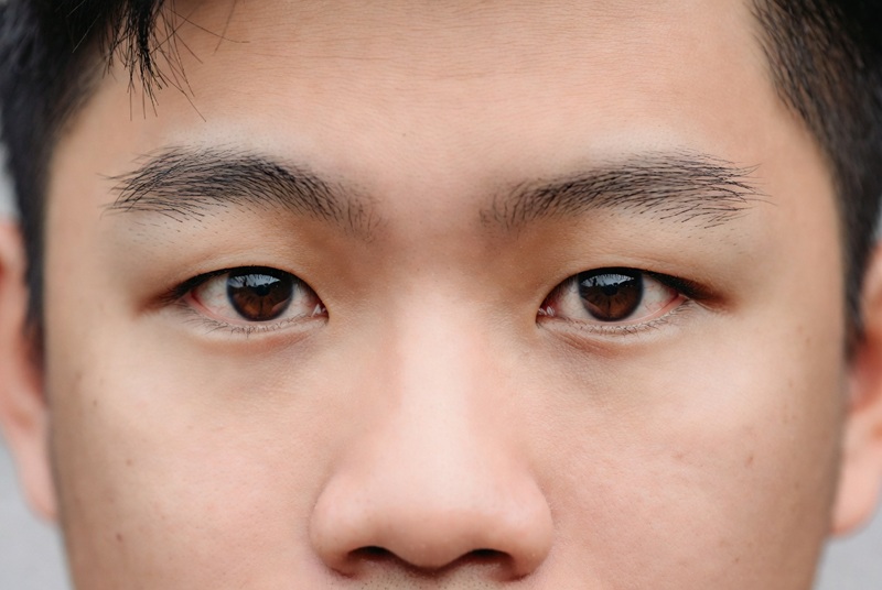 Kẻ quá đậm khiến mặt dữ và cứng