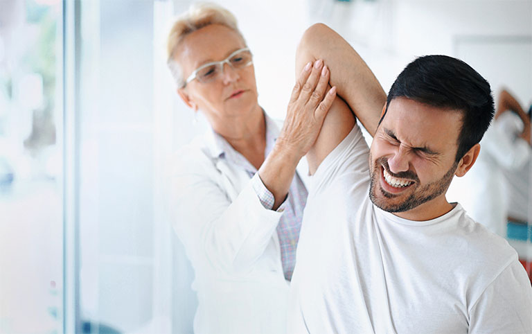 nếu cơn đau kéo dài hoặc đi kèm dấu hiệu bất thường, bạn nên đi thăm khám sớm