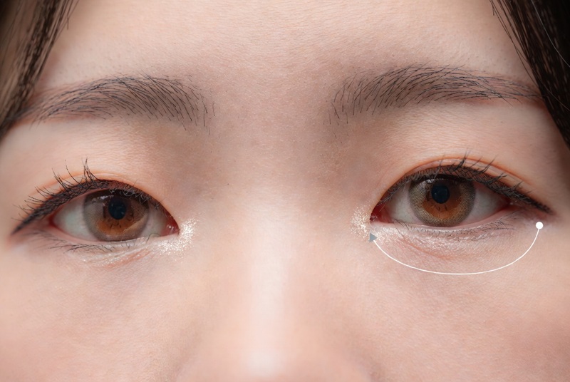 Làm sáng vùng mắt: Tạo hiệu ứng tươi tắn tự nhiên