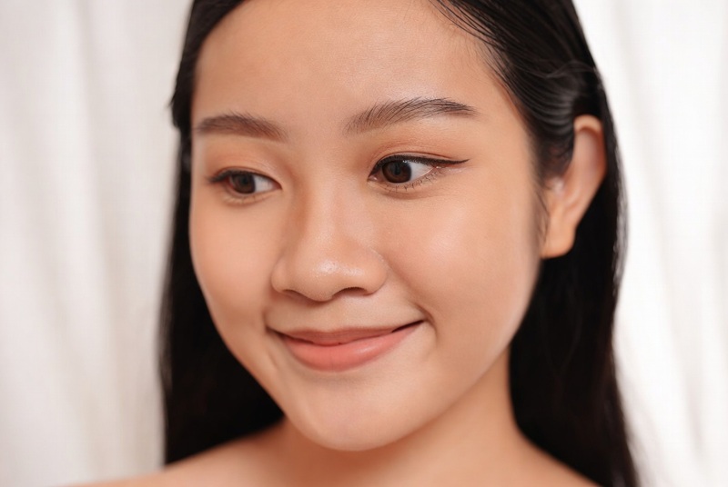 Mắt sụp mí: Kẻ ngang và ngắn để tránh lem mí