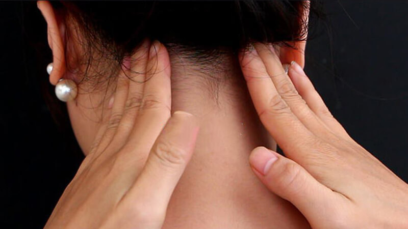 Bài tập massage cổ giúp kích thích lưu thông máu