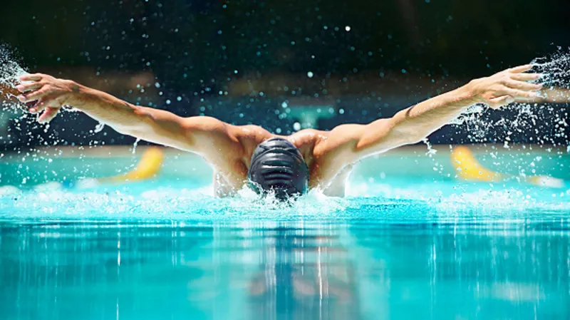 Bơi lội là một trong những bài tập xương quai xanh hiệu quả