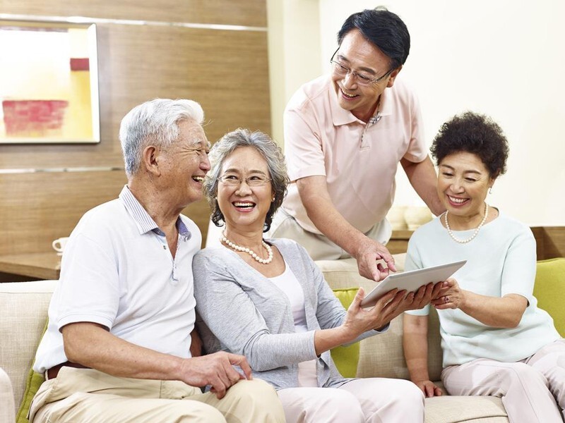 Những lợi ích xoa bóp chân tay đem lại cho người già, người cao tuổi 