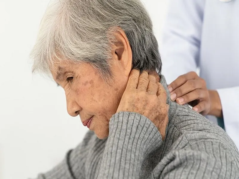 Một số cách chữa đau dây thần kinh vai gáy bạn nên áp dụng