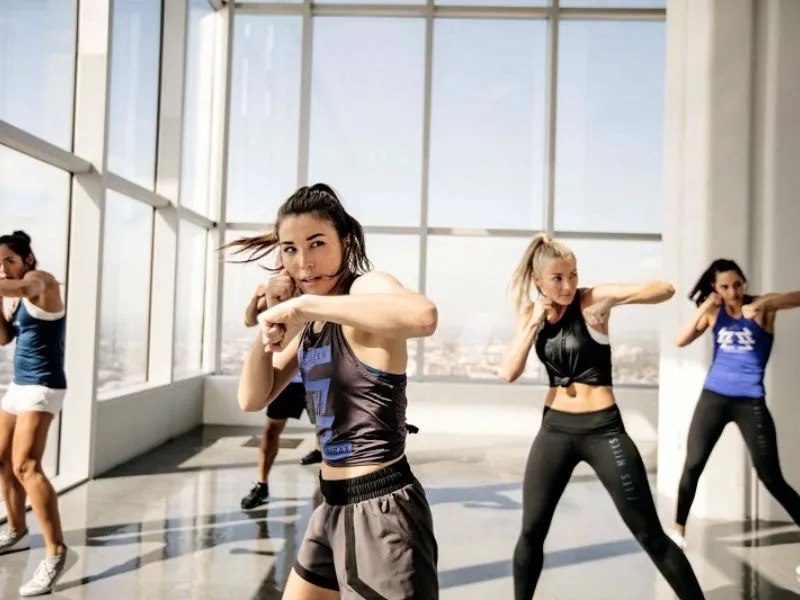 Bài tập Body Combat cho người mới bắt đầu - Body Combat móc ngang 