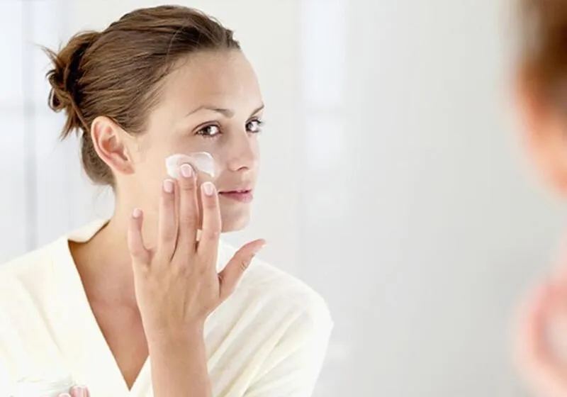  Làm sạch da trước khi makeup để loại bỏ dầu thừa 