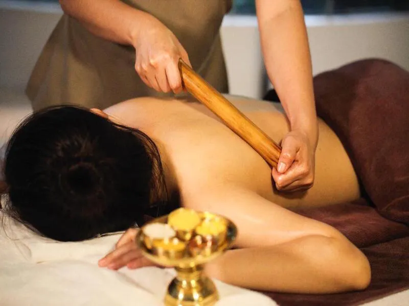Top 10 các loại hình massage thông dụng ngày nay - Massage ống tre