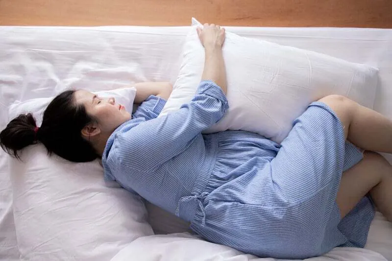 Điều chỉnh tư thế ngủ là cách chữa đau cổ khi ngủ sai tư thế quan trọng nhất