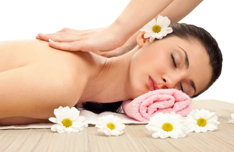 Vật lý massage trị liệu giải tỏa căng thẳng và giảm đau nhức vai gáy