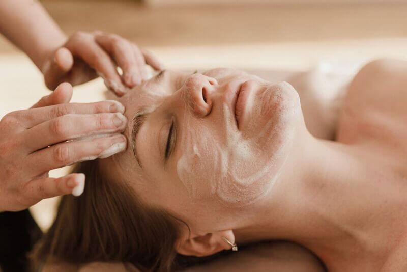 Hướng dẫn cách massage toàn thân cho phụ nữ đúng chuẩn các bước