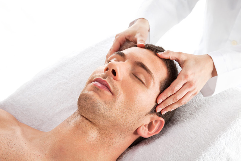 Cách mát xa đầu thoải mái ở thái dương