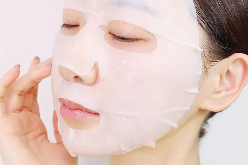  Đắp mặt nạ để làn da thêm căng bóng 