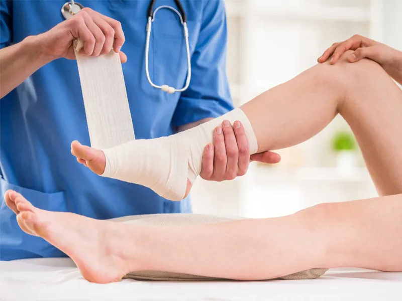 Trật chân là một tình trạng khi xương chân bị lệch hoặc bị tổn thương