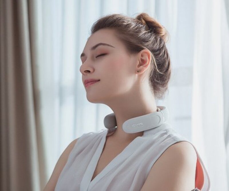Có nên mua máy massage cổ hay không là câu hỏi mà khá nhiều người tiêu dùng băn khoăn
