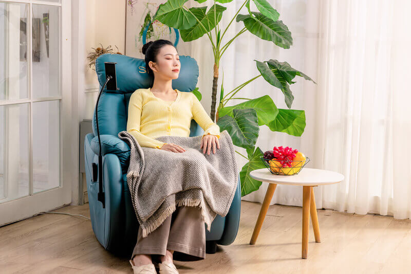 Sử dụng ghế massage tiết kiệm chi phí so với đi trị liệu