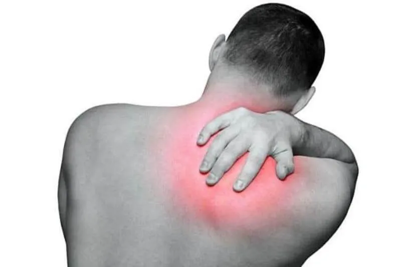 3 triệu chứng đau mỏi lưng trên thường gặp?