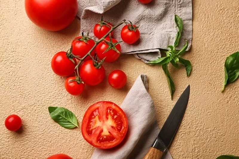 Ăn cà chua sống giảm cân
