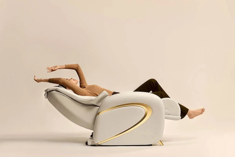 Dùng thử ghế massage tại cửa hàng để chọn kích thước chính xác