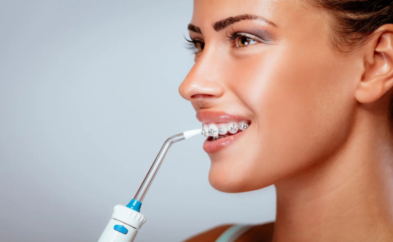 Lợi ích làm sạch răng miệng từ máy tăm nước có hiệu quả không?