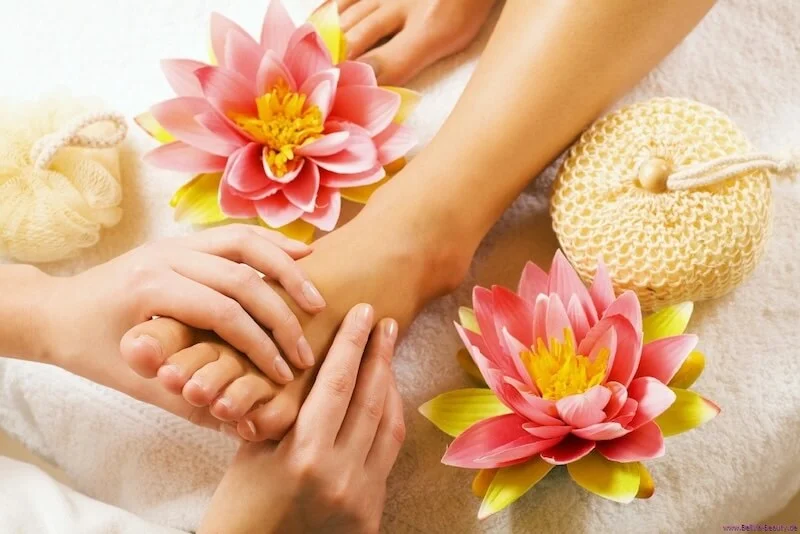 Massage chân có tác dụng gì? Massage chân giúp ngủ ngon hơn