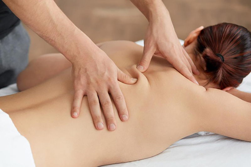 Massage cơ thể giúp cải thiện tư thế và cột sống