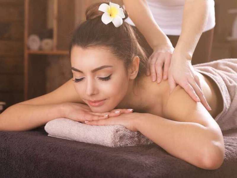 Massage cổ vai gáy từ lâu đã được coi là phương pháp thư giãn, giảm đau an toàn và hiệu quả hàng đầu