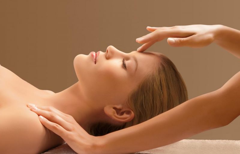 Để quá trình gội đầu về sau đạt hiệu quả tốt nhất, trước khi gội, bạn có thể tiến hành massage đầu