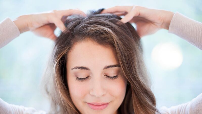 Massage đầu là một kỹ thuật xoa bóp tập trung vào toàn bộ khu vực đầu cùng các bộ phận xung quanh, bao gồm trán, cổ, gáy và tai