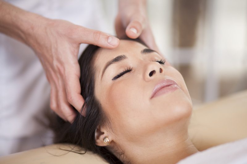 Hiệp hội Therapy Massage tại Mỹ đã báo cáo rằng, massage da đầu có tác dụng giảm cường độ, thời gian và tần suất xảy ra đau đầu do căng thẳng gây nên