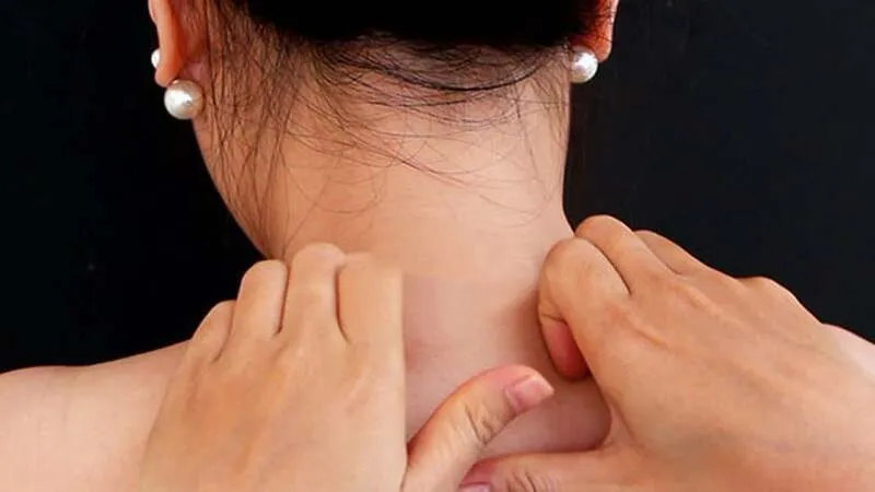 Massage Lăn tay vùng dưới cổ