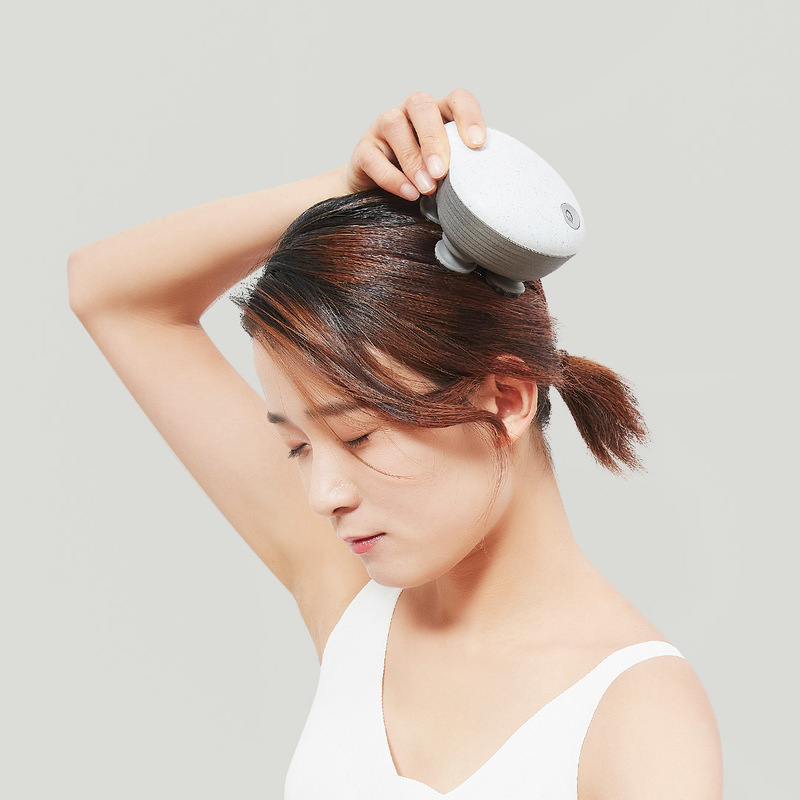 Thiết bị massage đầu đa năng Xiaomi Momoda SX312 được biết tới như một sản phẩm 2 trong 1 với khả năng vừa massage da đầu vừa có thể hỗ trợ làm sạch da mặt