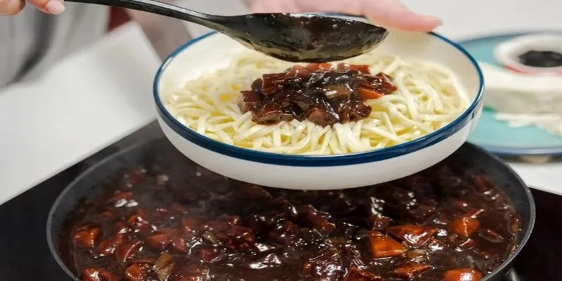 Mì tương đen Hàn Quốc là một trong những món ăn được nhiều tín đồ yêu thích 