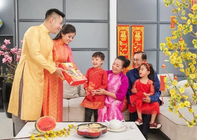 Lưu ý khi chọn mua quà tết cho bố mẹ chồng