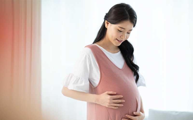 phụ nữ mang thai nên tham khảo ý kiến của bác sĩ trước khi sử dụng mặt nạ ánh sáng sinh học