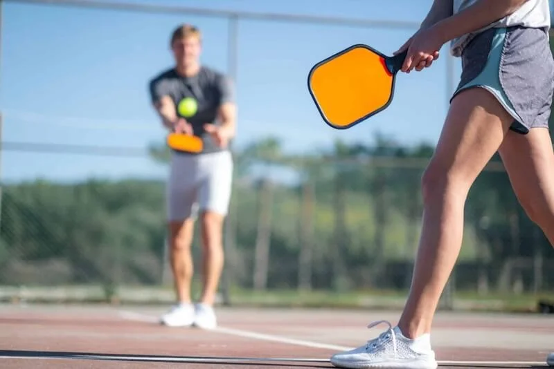 Pickleball là sự kết hợp của quần vợt, bóng bàn và cầu lông