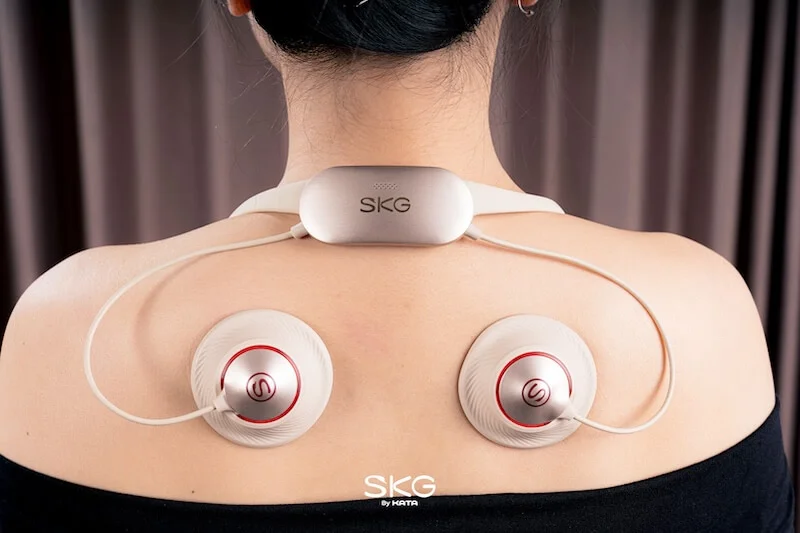 Review trải nghiệm thư giãn siêu phẩm máy massage cổ SKG X7 Pro