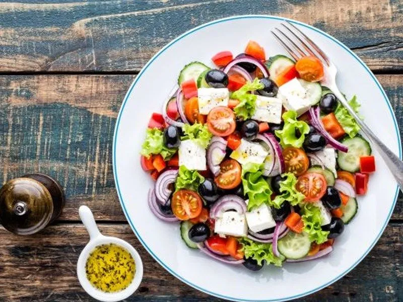 Mỗi loại salad bao nhiêu calo? - Salad Hy Lạp