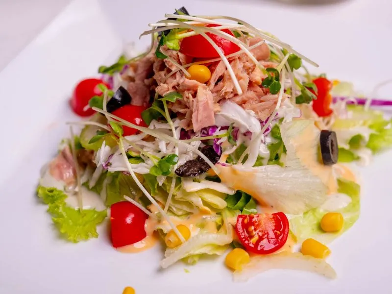ăn salad cá ngừ có làm tăng cân không