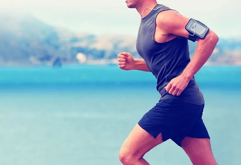 Những thói quen sau khi chạy bộ mang nguy hiểm tới sức khỏe - Không thay quần áo khác